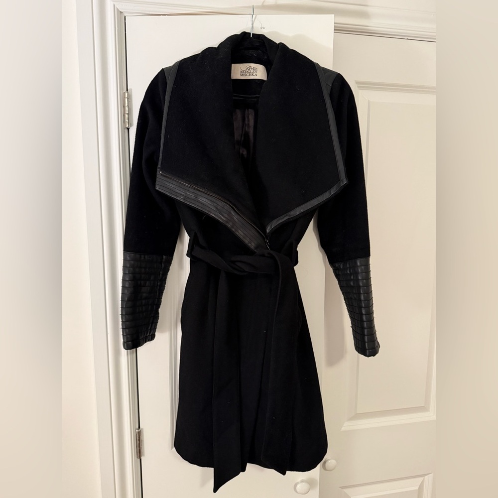 Badgley Mischka Women’s Coat - Size 4